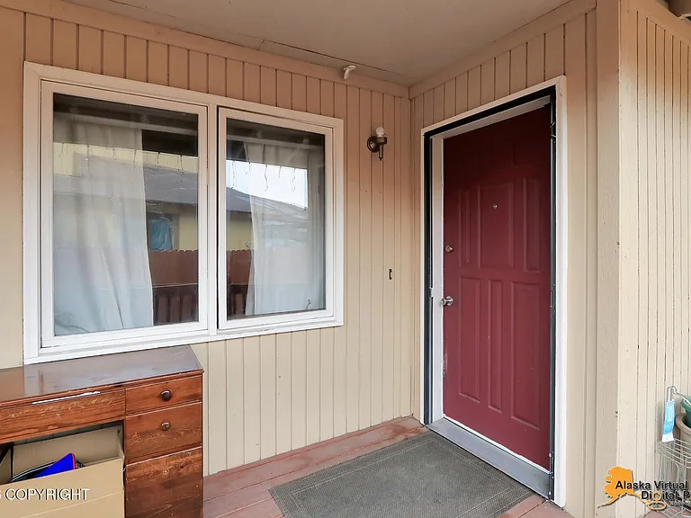 8213 Race Cir, Anchorage, AK 99504