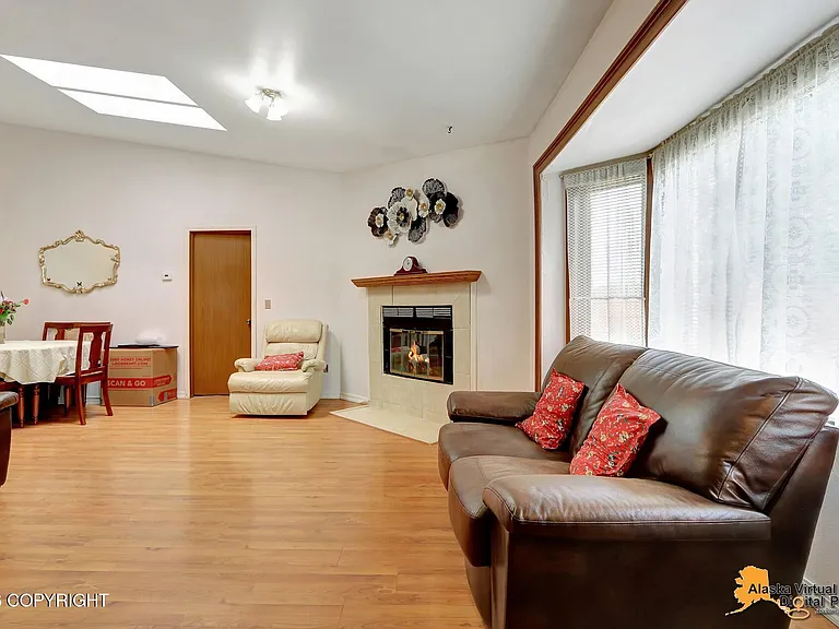 8213 Race Cir, Anchorage, AK 99504