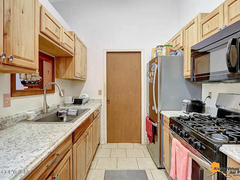 8213 Race Cir, Anchorage, AK 99504