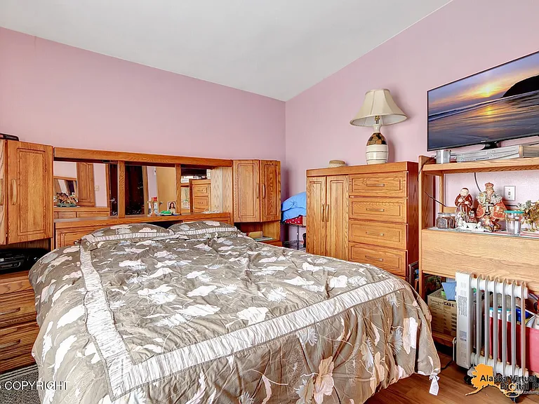 8213 Race Cir, Anchorage, AK 99504