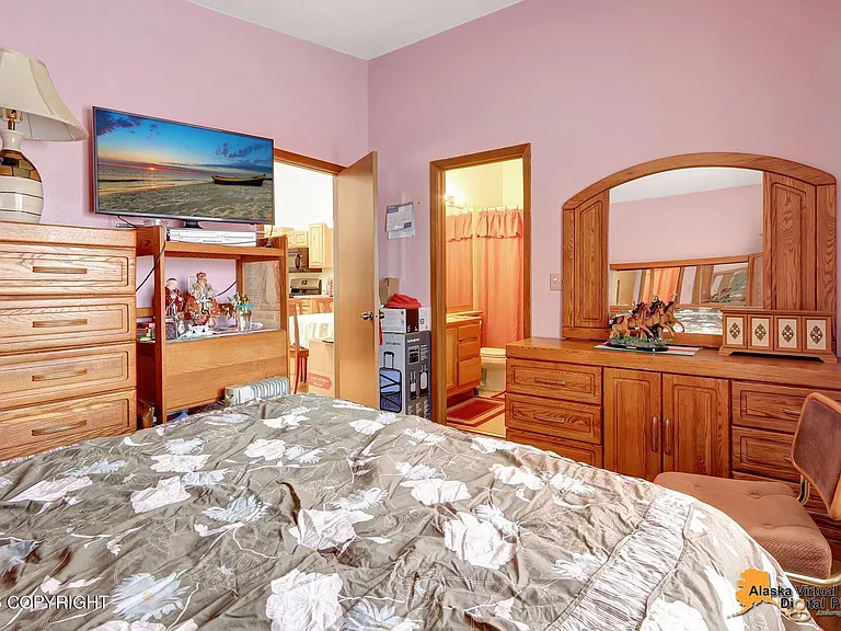 8213 Race Cir, Anchorage, AK 99504